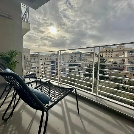 Garden View In Centre Of St Julians *